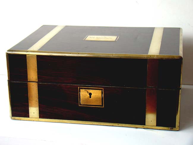  A very fine English Rosewood Gentleman's Toiletry or Dressing Box circa 1850 — image 2